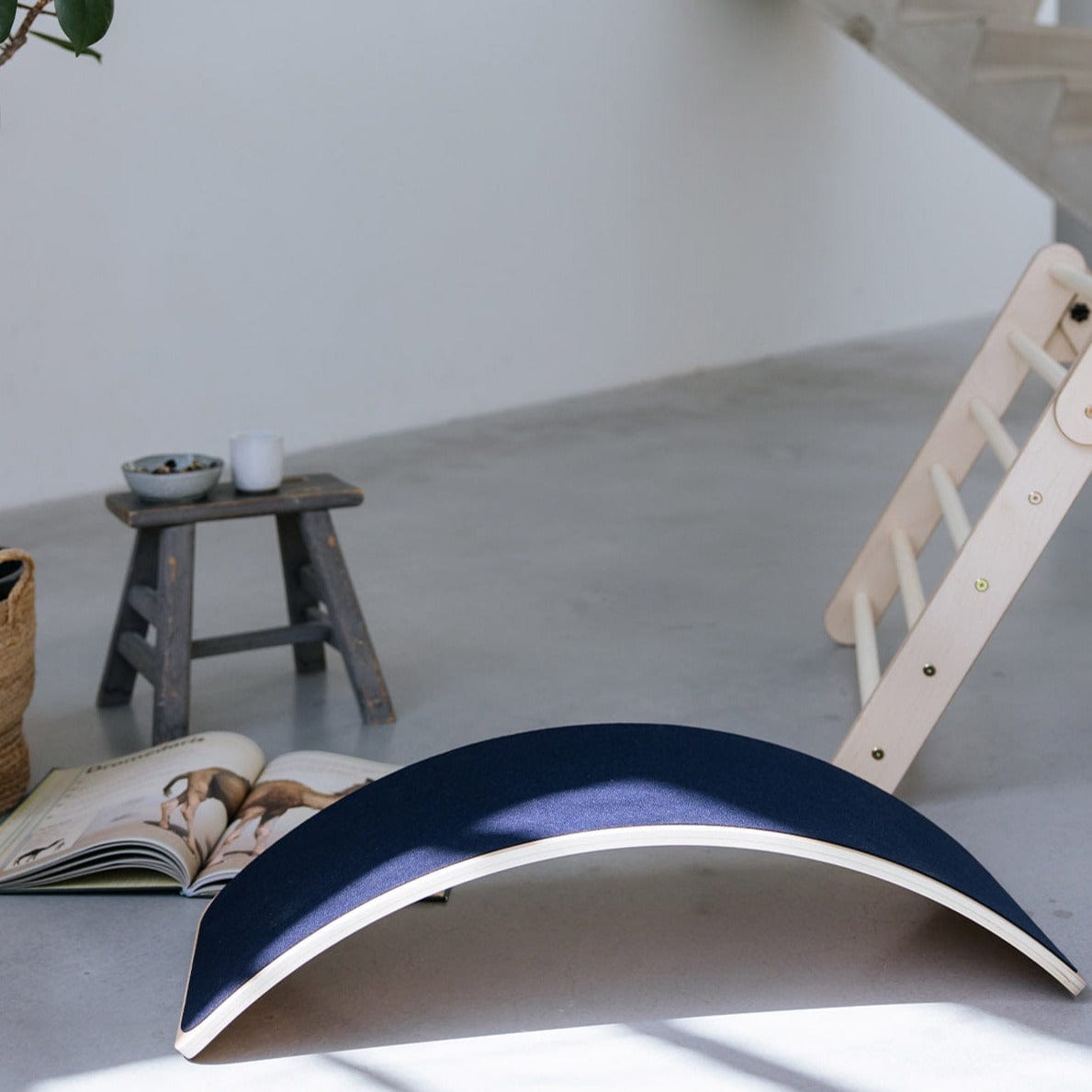 Jindl Balancierbrett aus Holz mit Filz | Blau