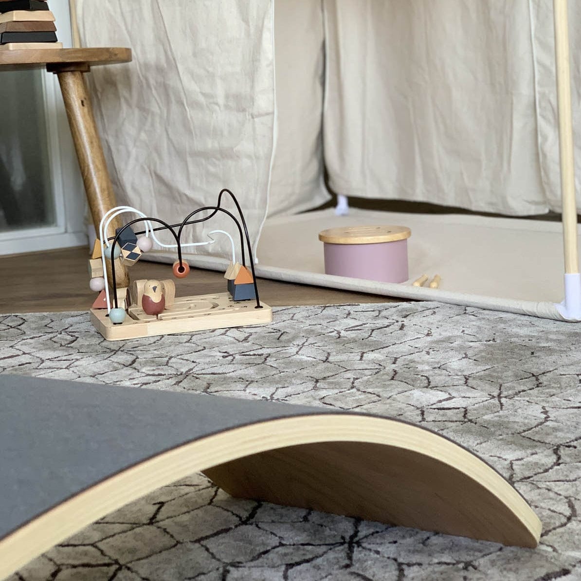 Jindl Balancierbrett aus Holz mit Filz | Dunkelgrau