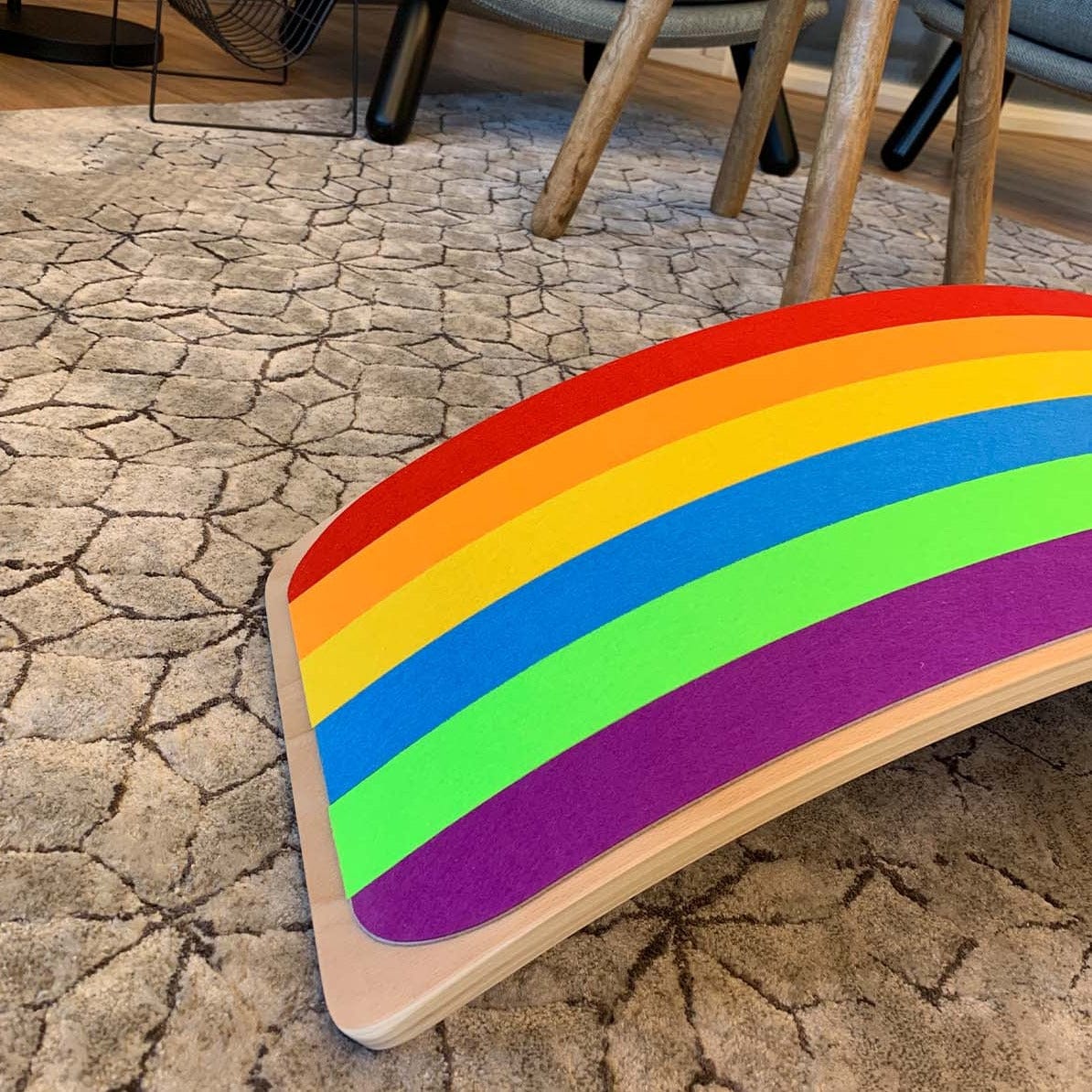 Jindl Balancierbrett aus Holz mit Filz | Regenbogen