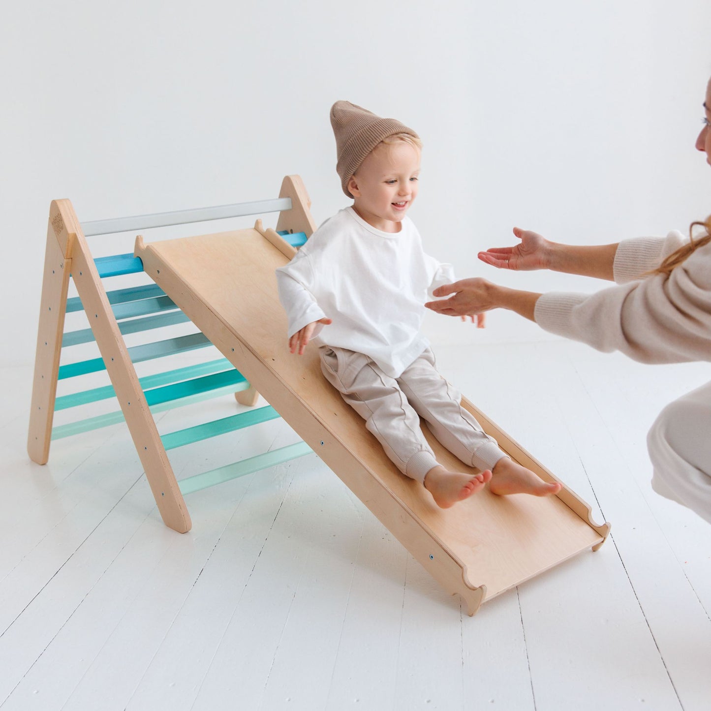 Klappbares Pikler Dreieck mit Rutsche | Mint