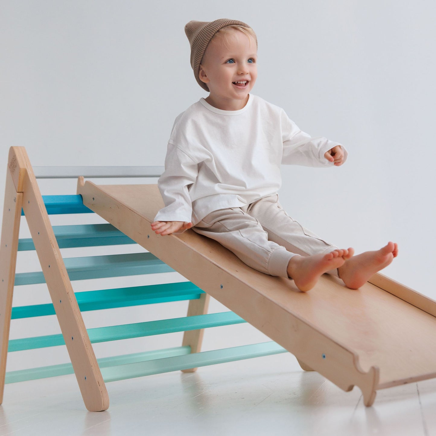 Klappbares Pikler Dreieck mit Rutsche | Mint
