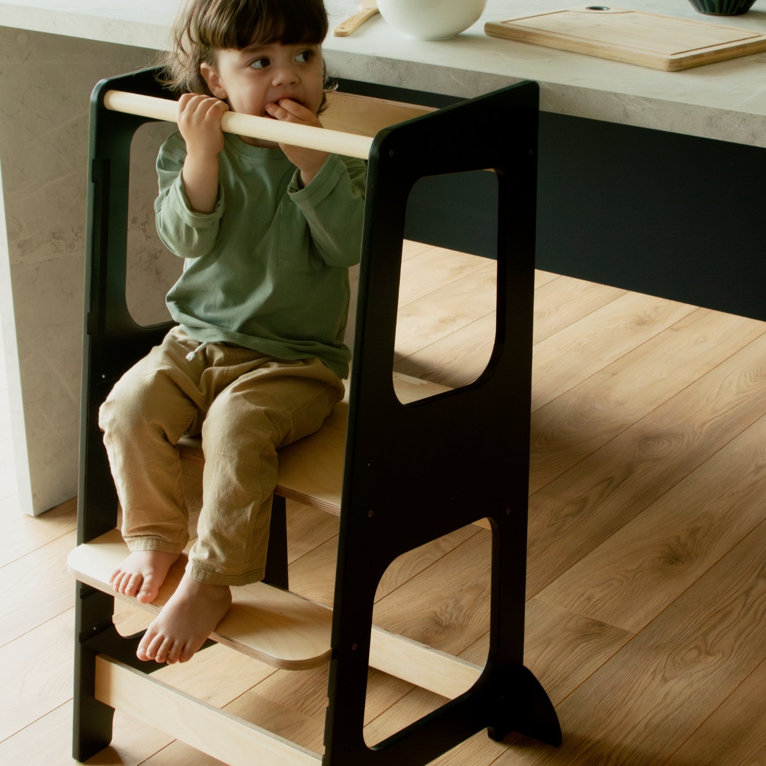 Kippsicherer Lernturm mit Rausfallschutz