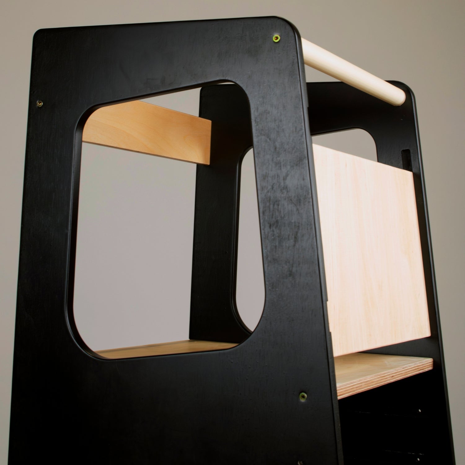 Kippsicherer Lernturm mit Rausfallschutz