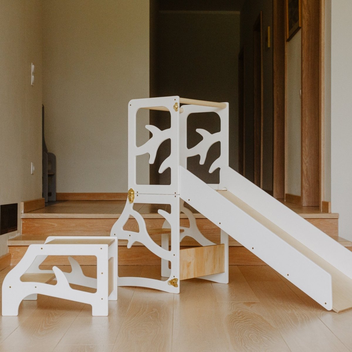 4in1 Lernturm mit Tisch, Rutsche & Tritthocker - Baum - Design - Weiß - Juniorito