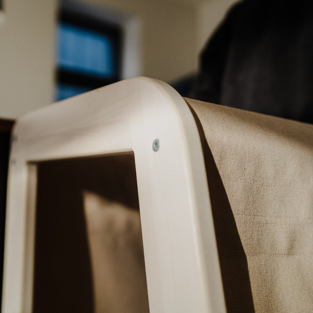 Lernturm mit Rausfallschutz - höhenverstellbar - mit Rausfallschutz - Klarlack - Juniorito