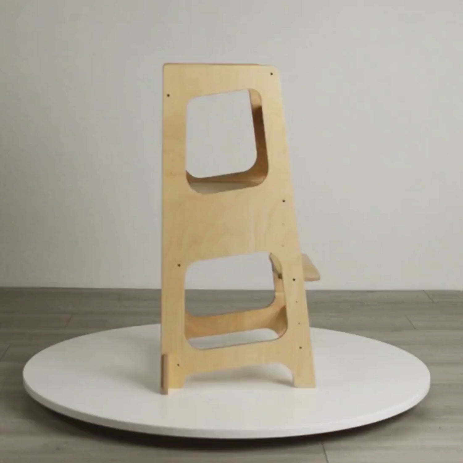 Kippsicherer Lernturm mit Rausfallschutz