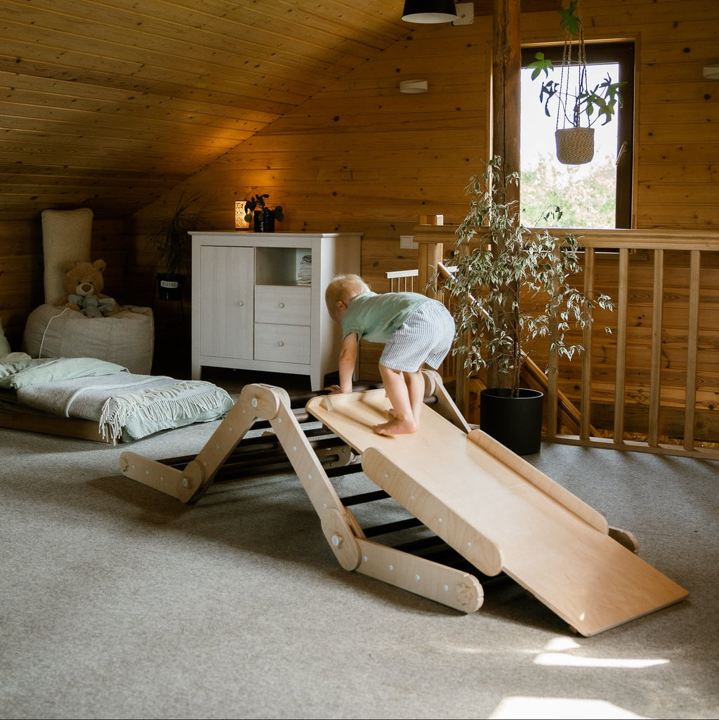 Verstellbares Kletterdreieck mit 2in1 - Rutsche | Braun - mit Sprossen - Juniorito