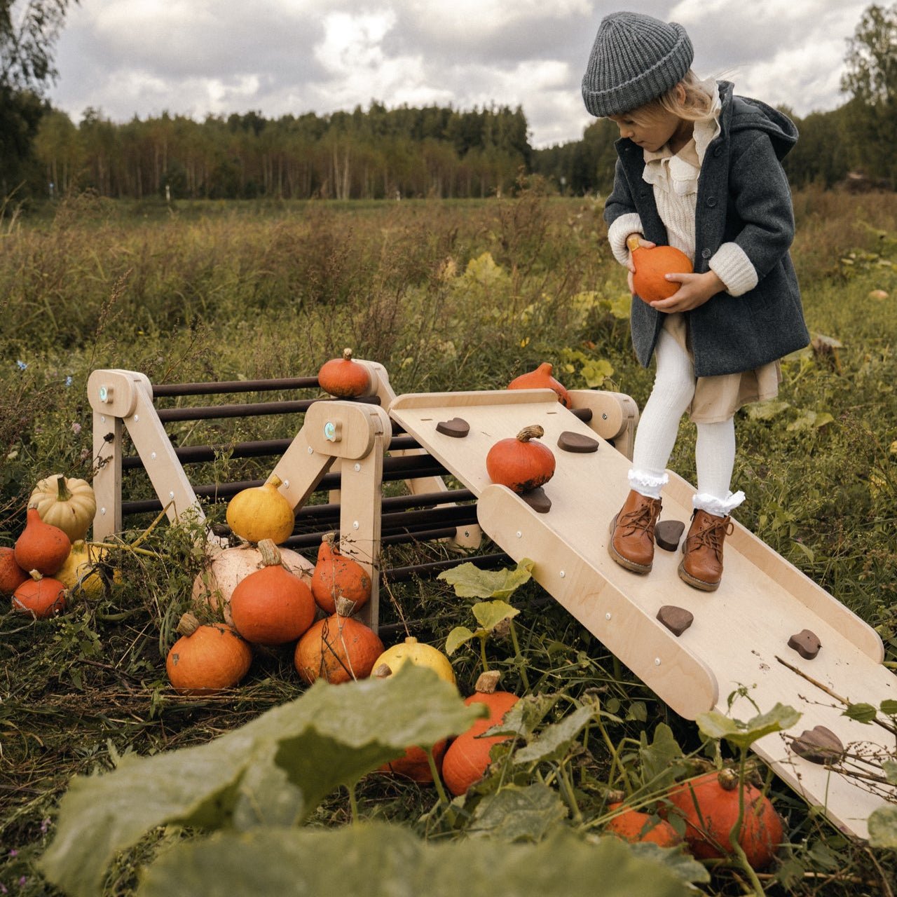 Verstellbares Kletterdreieck mit 2in1 - Rutsche | Braun - mit Sprossen - Juniorito