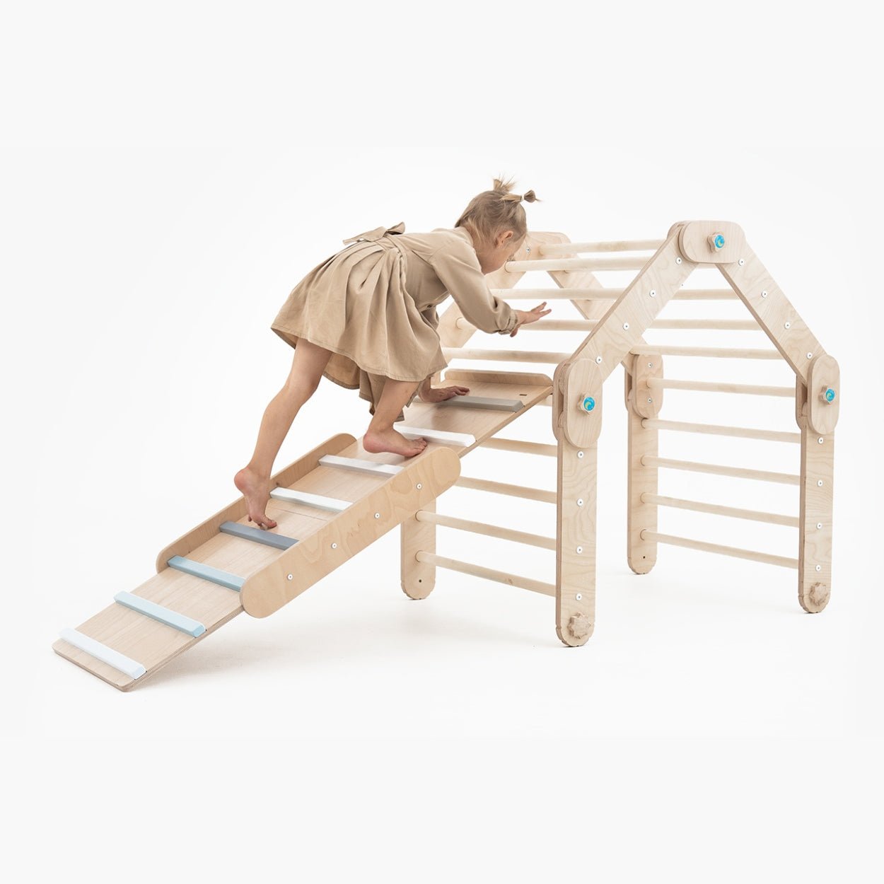 Verstellbares Kletterdreieck mit 2in1 - Rutsche | Naturell - mit blauen Sprossen - Juniorito