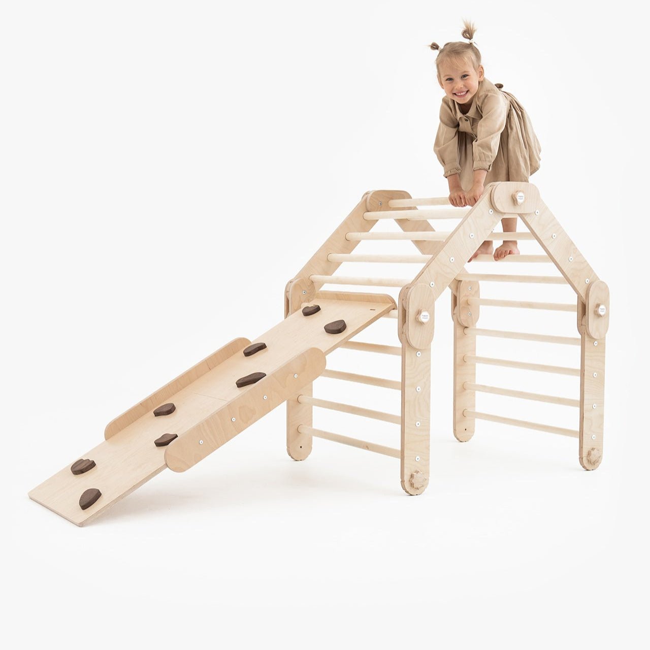 Verstellbares Kletterdreieck mit 2in1 - Rutsche | Naturell - mit braunen Griffen - Juniorito