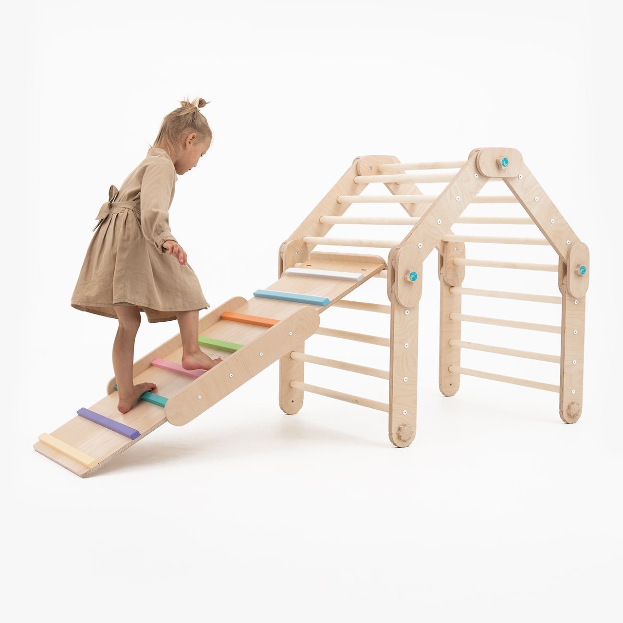 Verstellbares Kletterdreieck mit 2in1 - Rutsche | Naturell - mit bunten Sprossen - Juniorito